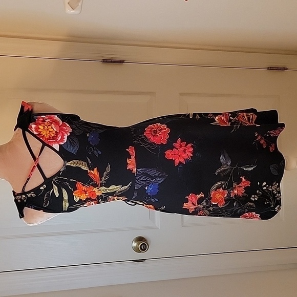 Hot Kiss Faux Wrap Floral Dress, Size Jr M. NWOT - Picture 5 of 6